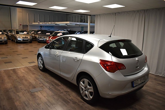 Opel Astra 4 of 5