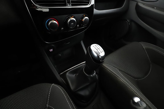 Renault Clio 23 of 27