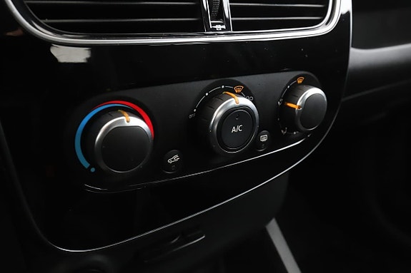 Renault Clio 25 of 27
