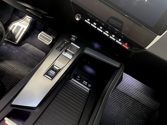 Peugeot 408 12 of 16