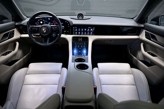 Porsche Taycan 16 of 25