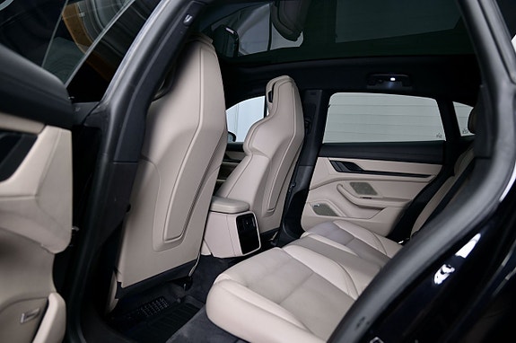 Porsche Taycan 10 of 25
