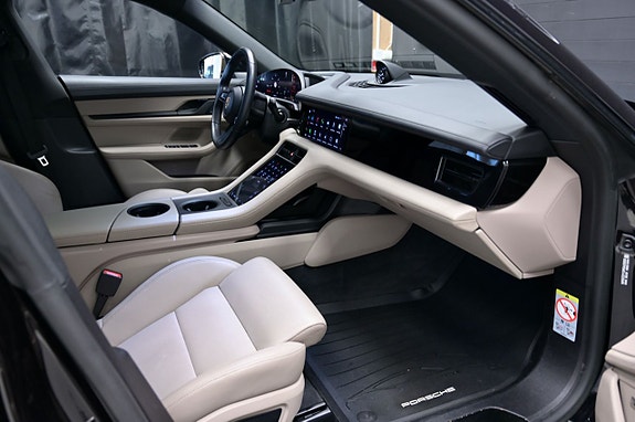 Porsche Taycan 13 of 25