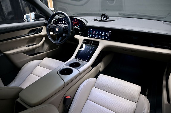 Porsche Taycan 14 of 25