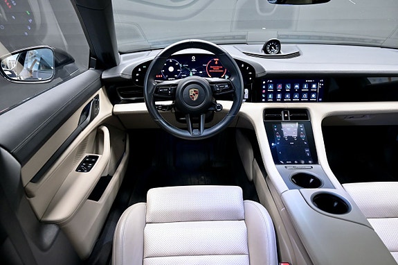 Porsche Taycan 17 of 25