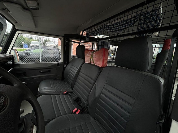 Land Rover Defender 110 7 of 8