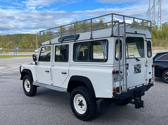 Land Rover Defender 110 3 of 8