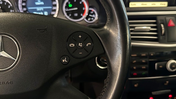 Mercedes-Benz E220 19 of 25