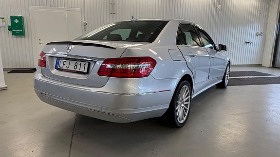 Mercedes-Benz E220 8 of 25