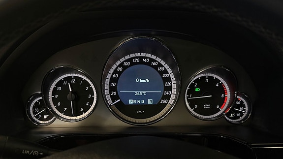 Mercedes-Benz E220 18 of 25