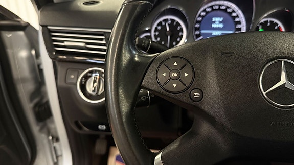 Mercedes-Benz E220 20 of 25