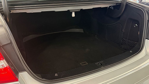 Mercedes-Benz E220 25 of 25