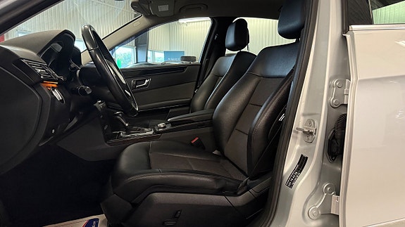 Mercedes-Benz E220 11 of 25