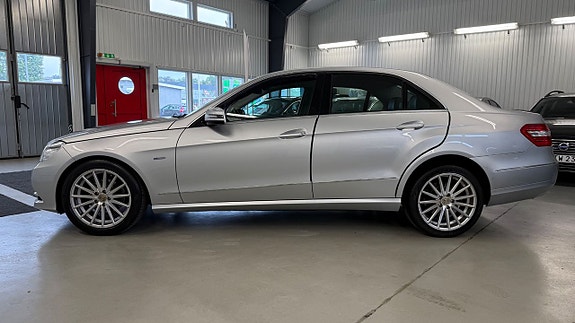 Mercedes-Benz E220 5 of 5