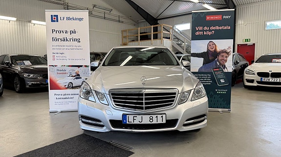 Mercedes-Benz E220 3 of 5