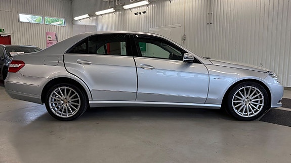 Mercedes-Benz E220 9 of 25