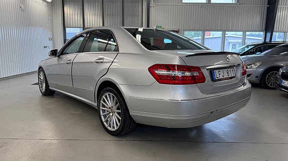 Mercedes-Benz E220 6 of 25