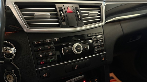Mercedes-Benz E220 16 of 25