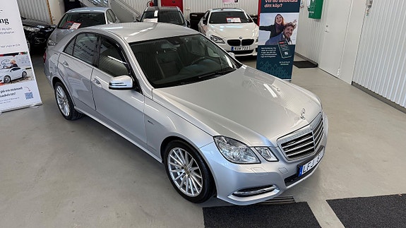Mercedes-Benz E220 2 of 5