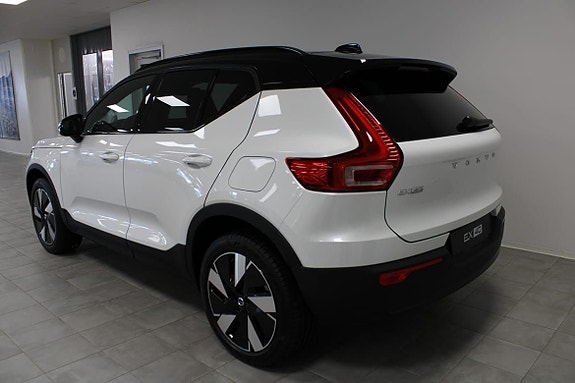 Volvo EX40 3 of 5