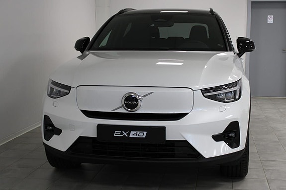 Volvo EX40 2 of 5