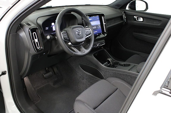 Volvo EX40 4 of 5
