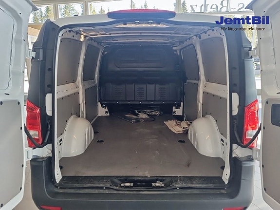 Mercedes-Benz eVito 111 13 of 13