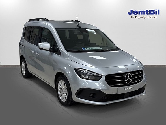 Mercedes-Benz T180 d 2 of 5