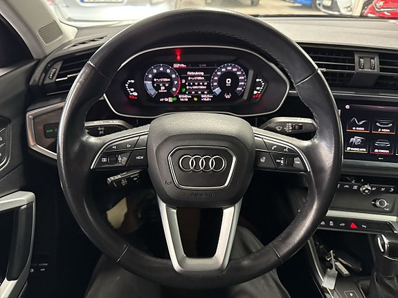 Audi Q3 25 of 30