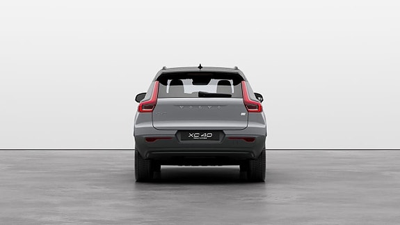 Volvo XC40 4 of 5