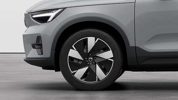 Volvo XC40 7 of 17