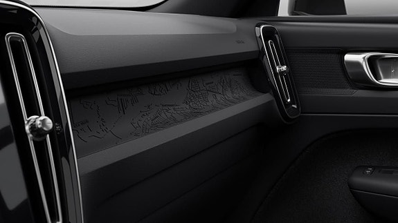 Volvo XC40 16 of 17
