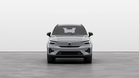 Volvo XC40 6 of 17