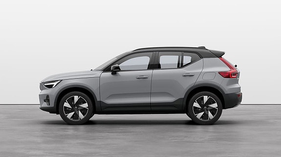 Volvo XC40 2 of 5