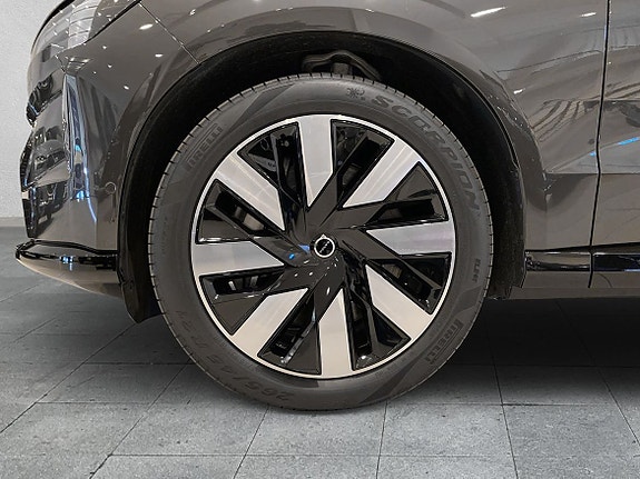 Volvo EX90 11 of 11