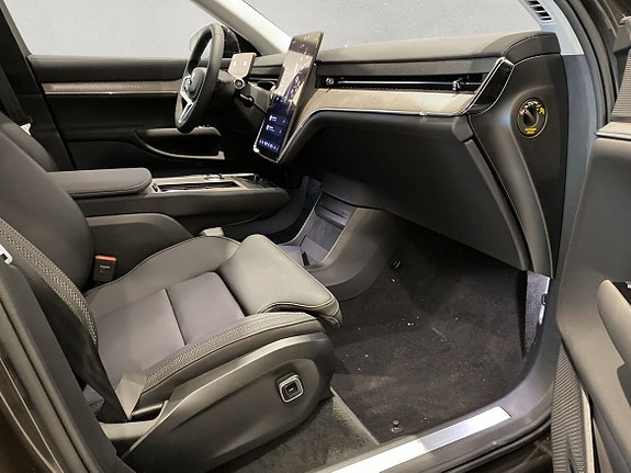 Volvo EX90 6 of 11