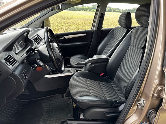Mercedes-Benz B200 8 of 14