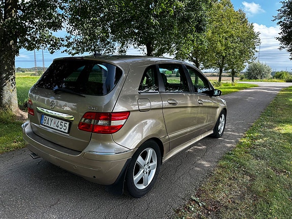 Mercedes-Benz B200 5 of 5