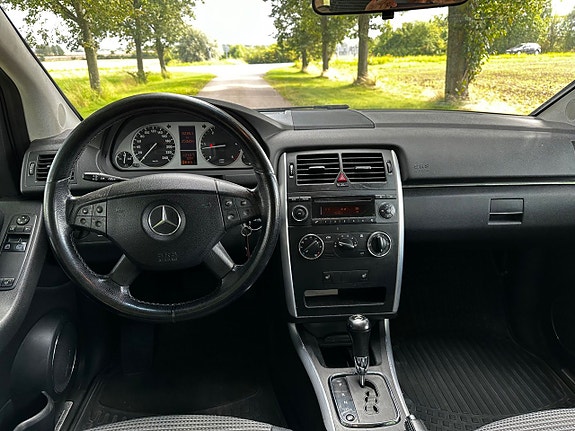Mercedes-Benz B200 7 of 14