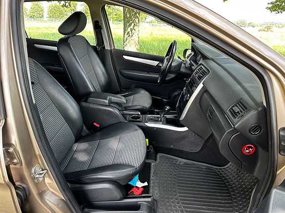 Mercedes-Benz B200 11 of 14