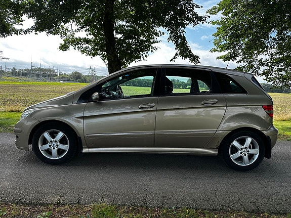 Mercedes-Benz B200 13 of 14