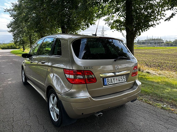 Mercedes-Benz B200 14 of 14