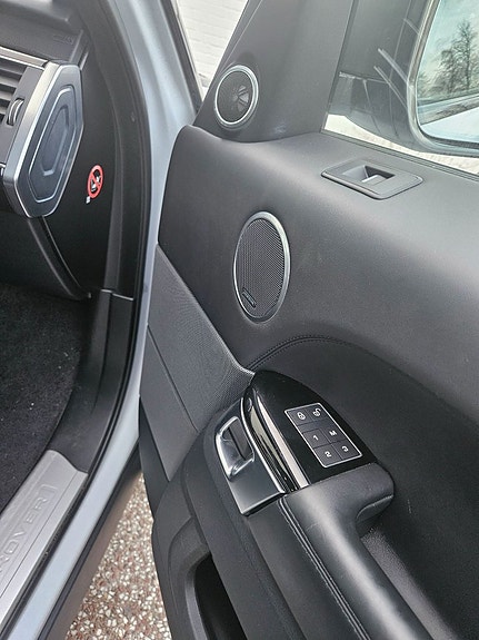 Land Rover Range Rover Sport 22 of 30