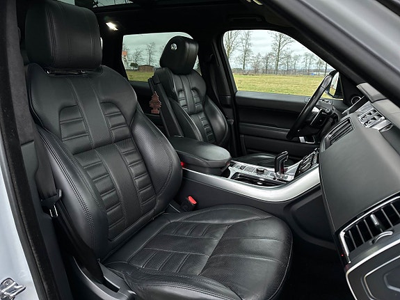 Land Rover Range Rover Sport 13 of 30