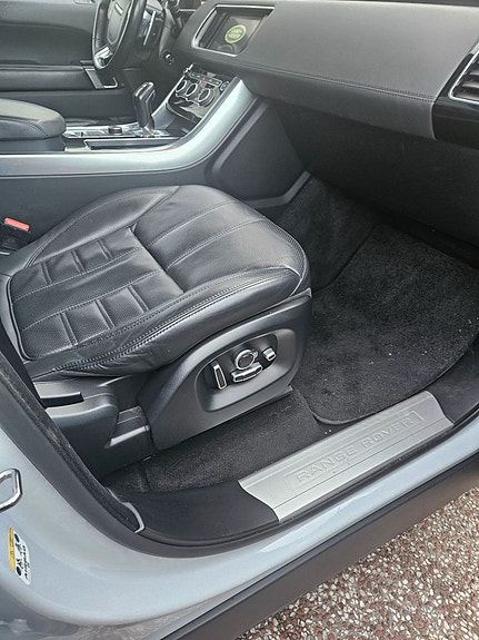 Land Rover Range Rover Sport 12 of 30