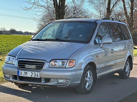 Hyundai Trajet 2 of 18