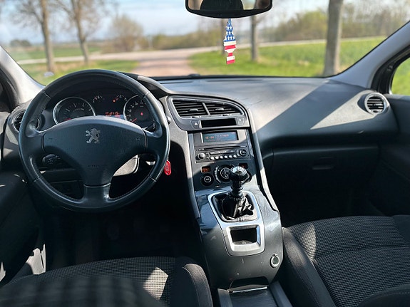 Peugeot 5008 8 of 18