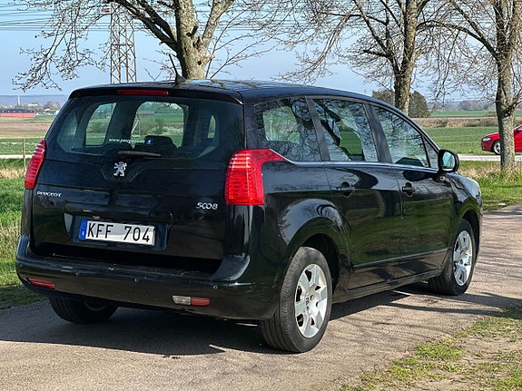 Peugeot 5008 2 of 5