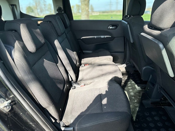 Peugeot 5008 12 of 18