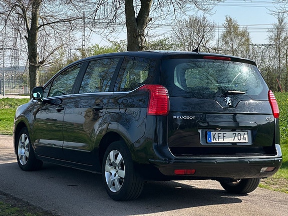 Peugeot 5008 3 of 5